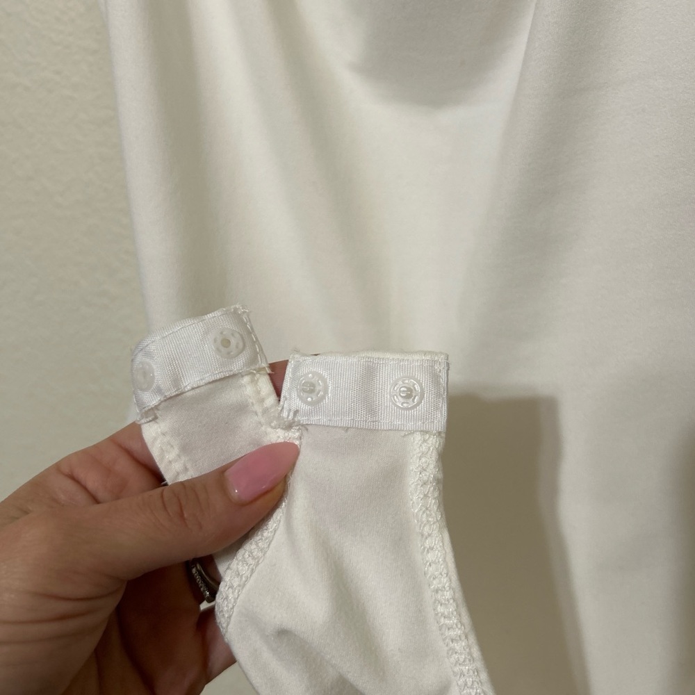 IRIS Off-White Eyelet Embroidered Off the Shoulder Ruffle Bodysuit Size Large - Picture 6 of 8